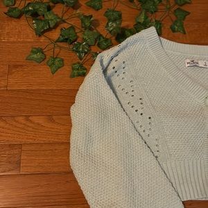 Hollister - Mint green cropped button up sweater